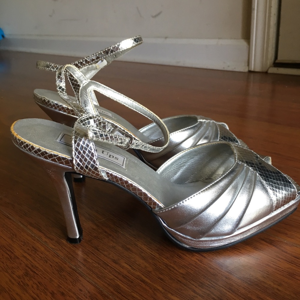 Silver heels 9 1/2 wide